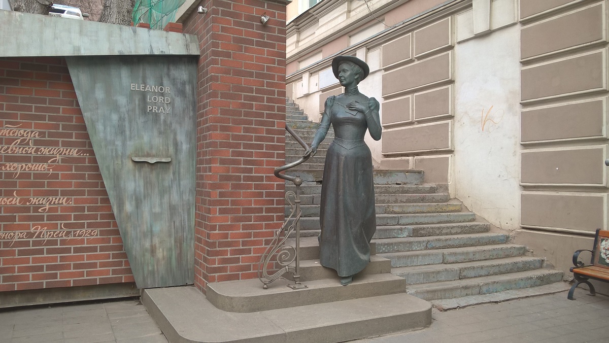 Памятник Элеоноре Лорд Прей во Владивостоке