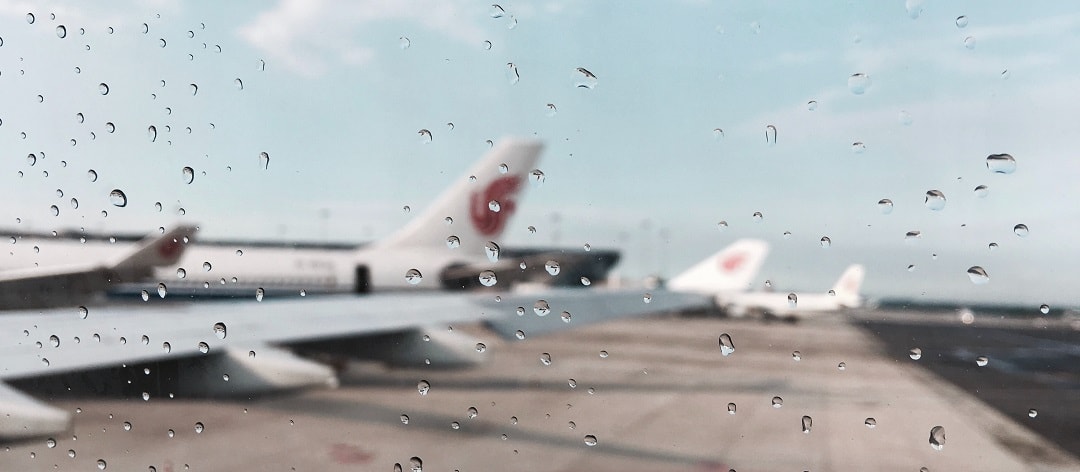 Самолеты в дождь
